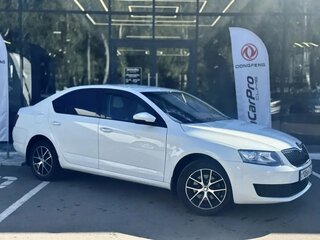 2017 Skoda Octavia III (A7) Рестайлинг, белый, 1360000 рублей, вид 3