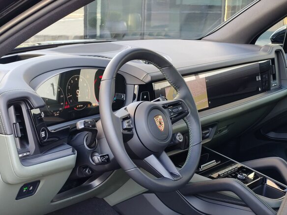 2026 Porsche Cayenne III Рестайлинг, чёрный, 20980000 рублей - вид 13