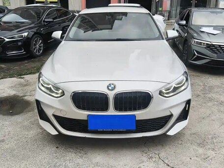 2023 BMW 1 серии 120i III (F52) Рестайлинг, белый, 1990004 рублей, вид 2