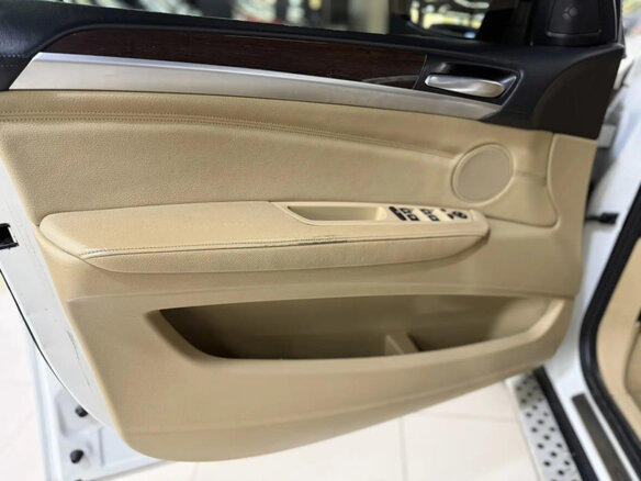 2009 BMW X6 35i 6-speed I (E71), белый, 1550000 рублей - вид 10