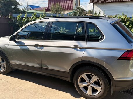 2017 Volkswagen Tiguan II, серебристый, 2200000 рублей, вид 5