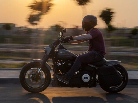 2018 Harley-Davidson Fat Bob, серый, 2750000 рублей, вид 4