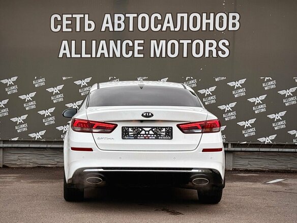 2019 Kia Optima IV Рестайлинг, белый, 2165000 рублей - вид 5