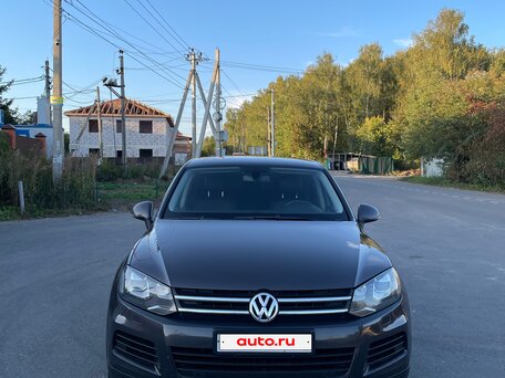 2010 Volkswagen Touareg II, чёрный, 2000000 рублей, вид 2