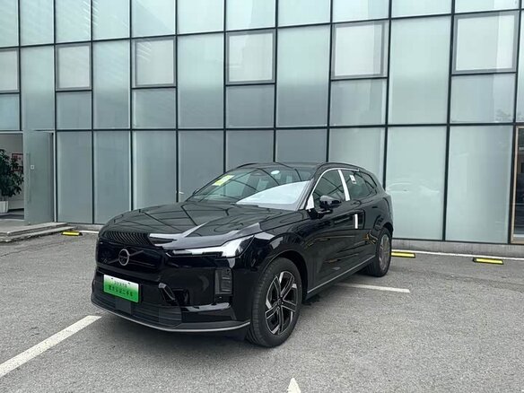 2026 Volvo XC70 III, чёрный, 6700000 рублей - вид 2