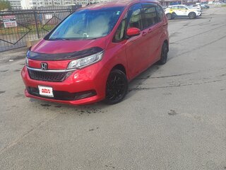 2020 Honda Freed+ II Рестайлинг, красный, 1630000 рублей, вид 3