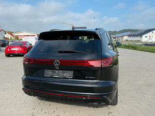 2026 Volkswagen Touareg R III Рестайлинг, чёрный, 13056000 рублей, вид 5