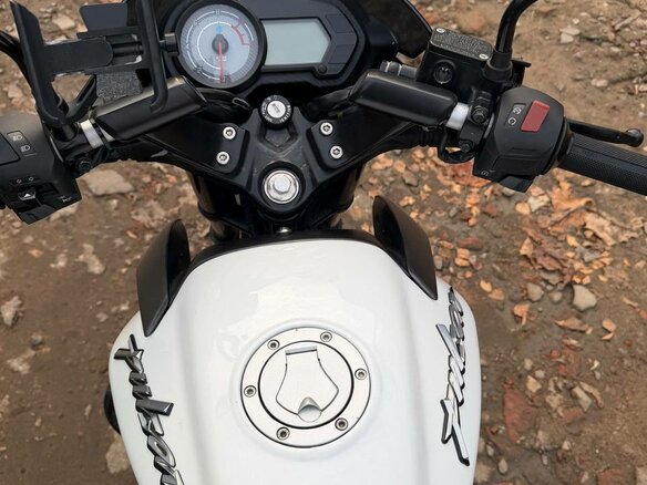 2023 Bajaj Pulsar 125, белый, 105000 рублей - вид 6