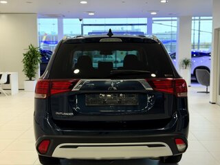 2020 Mitsubishi Outlander III Рестайлинг 3, синий, 2449000 рублей, вид 4
