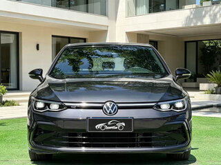 2023 Volkswagen Golf VIII, чёрный, 1534000 рублей, вид 2