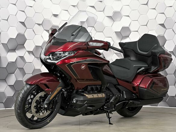 2025 Honda GL 1800 Gold Wing, красный, 3649000 рублей - вид 1