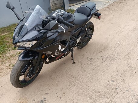 2024 Kawasaki Ninja 650, чёрный, 623547 рублей, вид 2