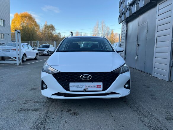 2022 Hyundai Solaris II Рестайлинг, белый, 1546777 рублей - вид 1