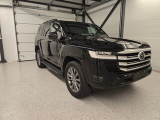 2022 Toyota Land Cruiser 300 Series, чёрный, 9990000 рублей, вид 3