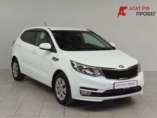 2016 Kia Rio III Рестайлинг, белый, 1035000 рублей, вид 3