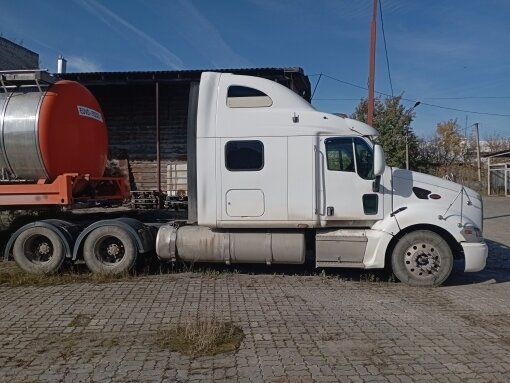 2002 Peterbilt 387, белый, 1700000 рублей - вид 2