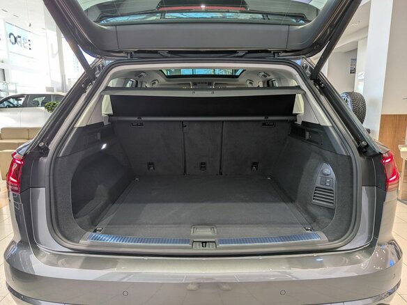 2026 Volkswagen Touareg III Рестайлинг, серый, 12490000 рублей - вид 33