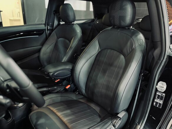 2023 Mini Hatch Cooper S III (F55/F56) Рестайлинг 2, чёрный - вид 8