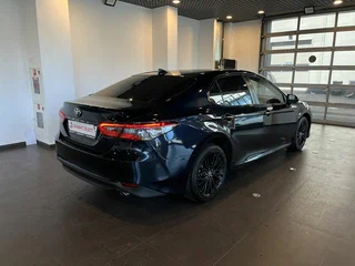2018 Toyota Camry VIII (XV70), синий, 2490000 рублей, вид 3