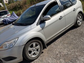 2010 Ford Focus II Рестайлинг, серебристый, 355000 рублей, вид 4