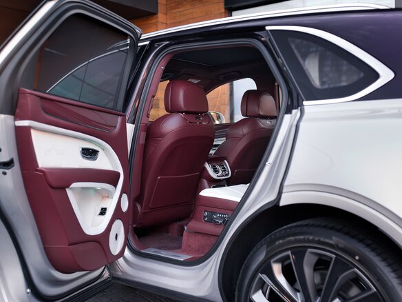2026 Bentley Bentayga I Рестайлинг, серебристый, 45500000 рублей - вид 6