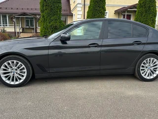2017 BMW 5 серии 520d xDrive VII (G30/G31/G38), серый, 2950000 рублей, вид 4