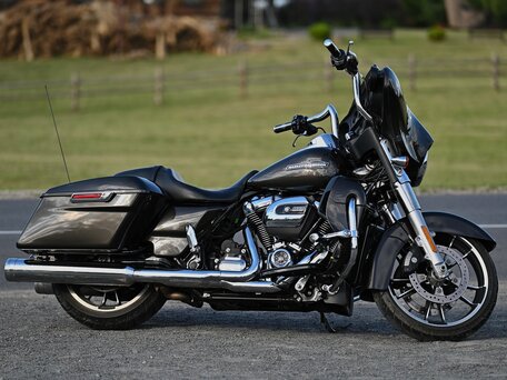 2021 Harley-Davidson Street Glide, серый, 1600000 рублей, вид 5