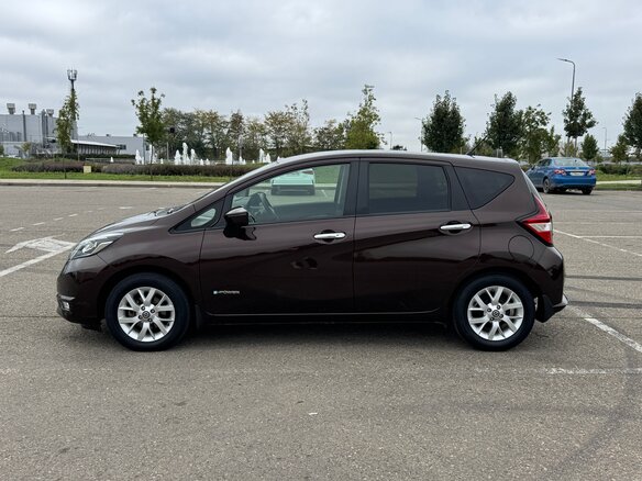2019 Nissan Note e-Power II Рестайлинг, коричневый, 1537000 рублей - вид 1
