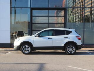2013 Nissan Qashqai I Рестайлинг, белый, 1049000 рублей, вид 2