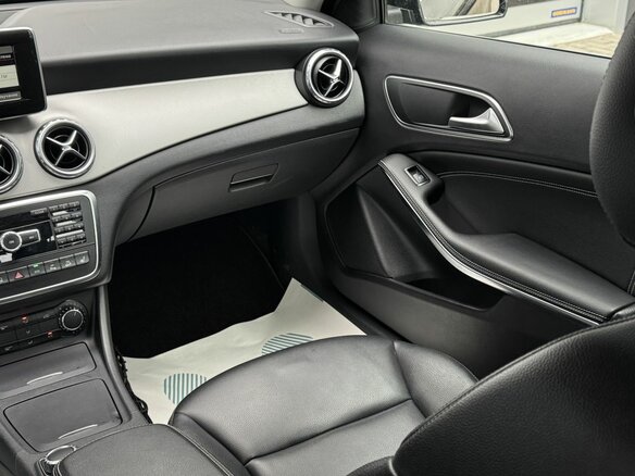 2014 Mercedes-Benz GLA 250 I (X156), чёрный, 1620000 рублей - вид 16