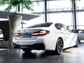 2021 BMW 5 серии 530i xDrive VII (G30/G31/G38) Рестайлинг, белый, 4990000 рублей - вид 5