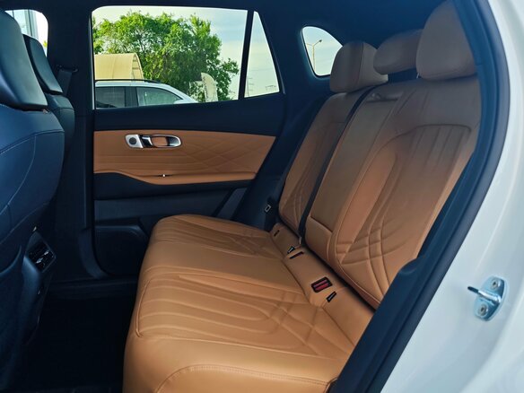 2026 Geely EX5 Гибрид EM-i, белый, 3829990 рублей - вид 15