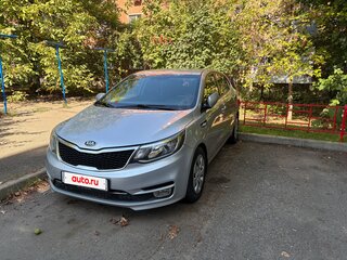 2015 Kia Rio III Рестайлинг, серебристый, 1240000 рублей, вид 1