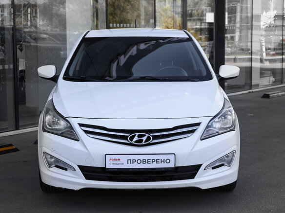 2015 Hyundai Solaris I Рестайлинг, белый - вид 1