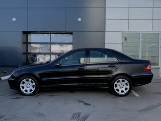2004 Mercedes-Benz C-Класс 180 II (W203) Рестайлинг, чёрный, 699000 рублей, вид 4