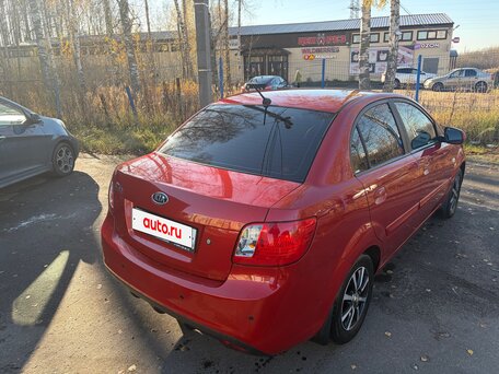 2010 Kia Rio II Рестайлинг, красный, 550000 рублей, вид 3