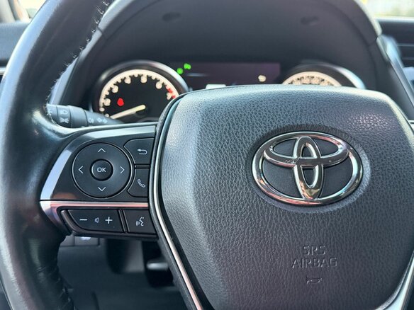 2018 Toyota Camry VIII (XV70), серебристый, 2499000 рублей - вид 14