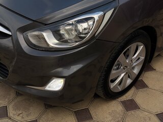 2011 Hyundai Solaris I, серый, 635000 рублей, вид 4