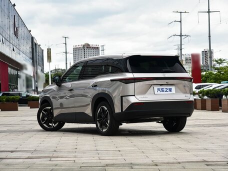 2026 Toyota bZ3X 50 kWh, золотистый, 2442000 рублей, вид 4
