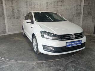 2016 Volkswagen Polo V Рестайлинг, белый, 732000 рублей, вид 3