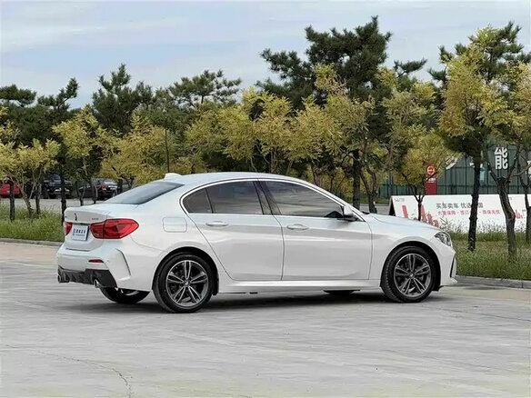 2023 BMW 1 серии 120i III (F52) Рестайлинг, белый, 1600999 рублей - вид 2
