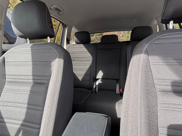 2021 Volkswagen Tiguan II Рестайлинг, серебристый, 3390000 рублей - вид 8