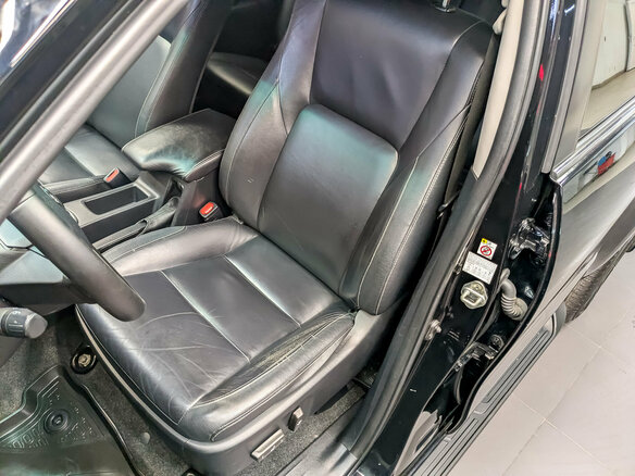 2017 Toyota Hilux VIII, чёрный - вид 20