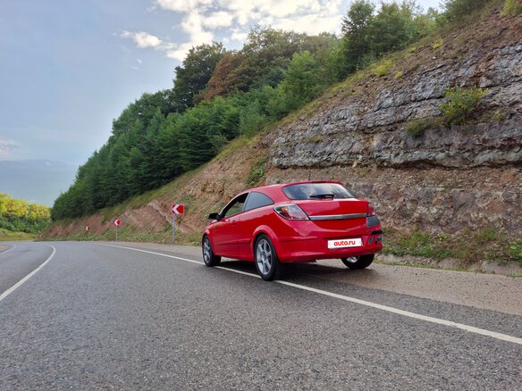 2006 Opel Astra GTC H, красный - вид 2