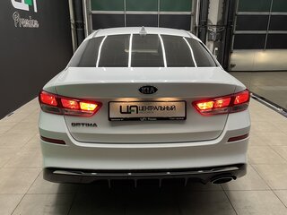 2020 Kia Optima IV Рестайлинг, белый, 1990000 рублей, вид 5