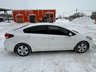 2017 Kia Cerato III Рестайлинг (Classic), белый, 1300000 рублей, вид 5