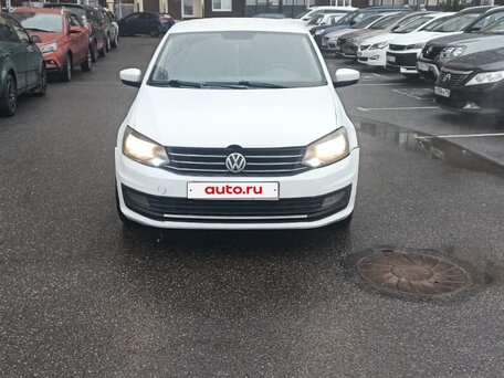 2015 Volkswagen Polo V Рестайлинг, белый, 450000 рублей, вид 2