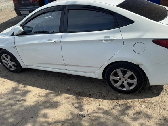 2014 Hyundai Solaris I Рестайлинг, белый, 635000 рублей - вид 5
