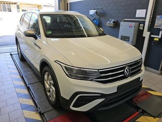 2022 Volkswagen Tiguan Allspace II Рестайлинг, белый, 2342000 рублей, вид 1