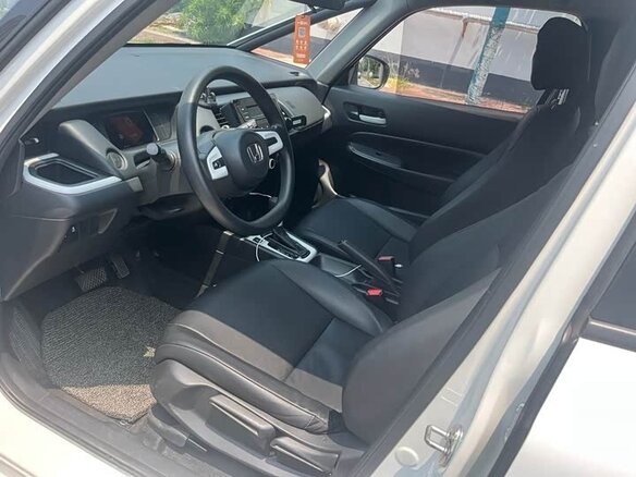 2023 Honda Fit IV Рестайлинг, белый, 1100000 рублей - вид 6